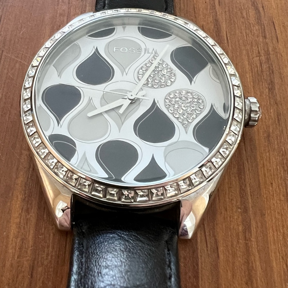 Fossil Watch - Unique Water Droplet face design with Crystal Accents. - Picture 4 of 12